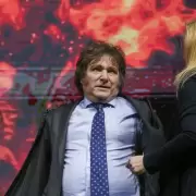 Una vidente asegura que Javier Milei "mira a su hermana Karina y queda como loco, grita"