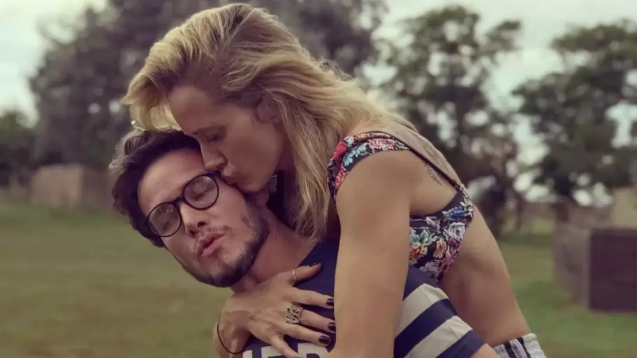 Julieta Prandi se apoya en Emanuel Ortega: "Soy una mujer feliz y enamorada"