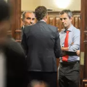 La interna libertaria estalló tras la victoria: Martín Menem se desmarcó de Santiago Caputo y pidió "autocrítica puertas adentro"