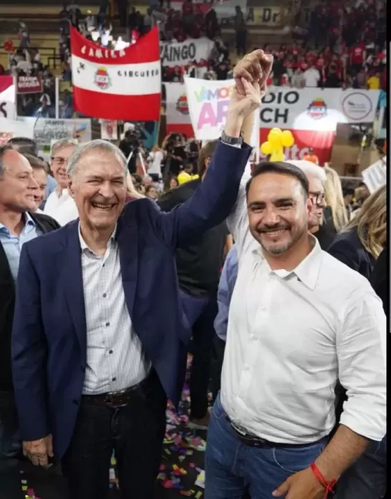 El ex gobernador cordobs Juan Schiaretti y el mandatario electo de Corrientes, Juan Pablo Valds.