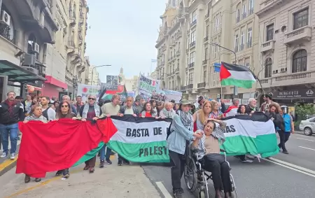 La cabecera de la columna de la marcha de Buenos Aires contra el genocidio en Palestina.