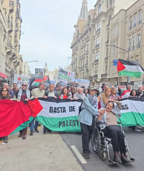 La cabecera de la columna de la marcha de Buenos Aires contra el genocidio en Palestina.