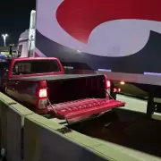 Tras una dramtica persecucin detuvieron a un delincuente con una camioneta robada en la autopista Cmpora