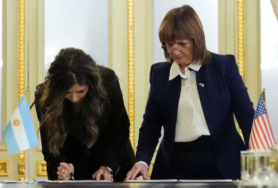 El Departamento de Estado fren el trmite por las sospechas de corrupcin que rodean al gobierno de Javier Milei.