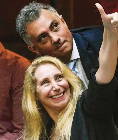 Sebastin Pareja y Karina Milei