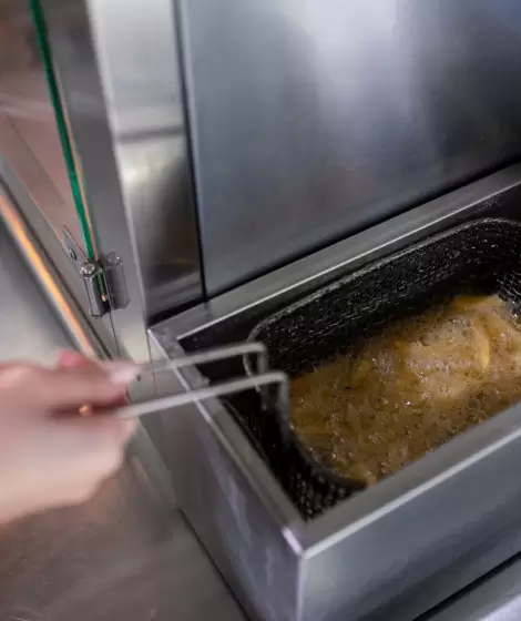 Freidoras de alto rendimiento permiten lograr crocancia sin comprometer sabor ni practicidad.