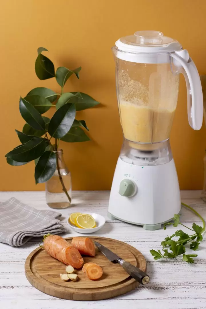 La licuadora es clave para preparaciones saludables, salsas, jugos y cremas en cocinas gourmet.