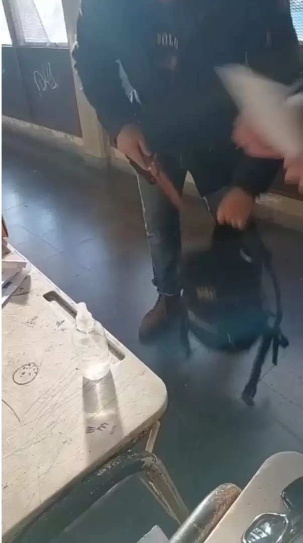 Un fiscal de La Libertad Avanza intent abrir una urna con un cuchillo