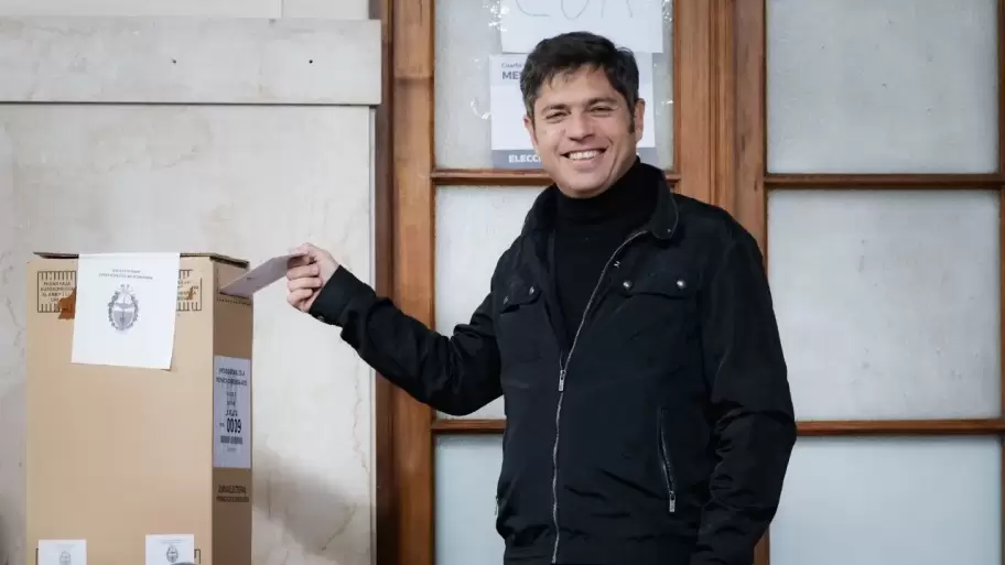 Kicillof emitiendo su voto