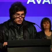 El golpe bonaerense sacude al Gobierno: Milei convoc a reunin de Gabinete y los mercados castigan con riesgo pas en 1.000 puntos