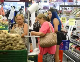 La inflaci�n baj� al 1,9%, pero los aumentos en servicios y el costo de vida siguen golpeando el bolsillo
