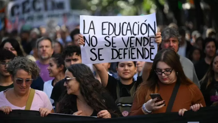 Marcha en defensa a la educacin pblica