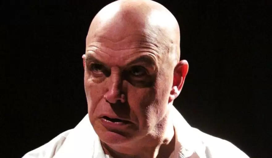 Con direccin de Cristian Forteza, Jorge Lorenzo vuelve al teatro con una propuesta ntima donde hace rer, pensar y conmover al pblico.