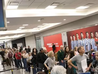 Estall el escndalo en Aeroparque y Ezeiza por la falla en la tinta