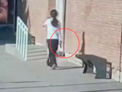 Una adolescente de 14 aos entr armada a la escuela, dispar y se atrincher