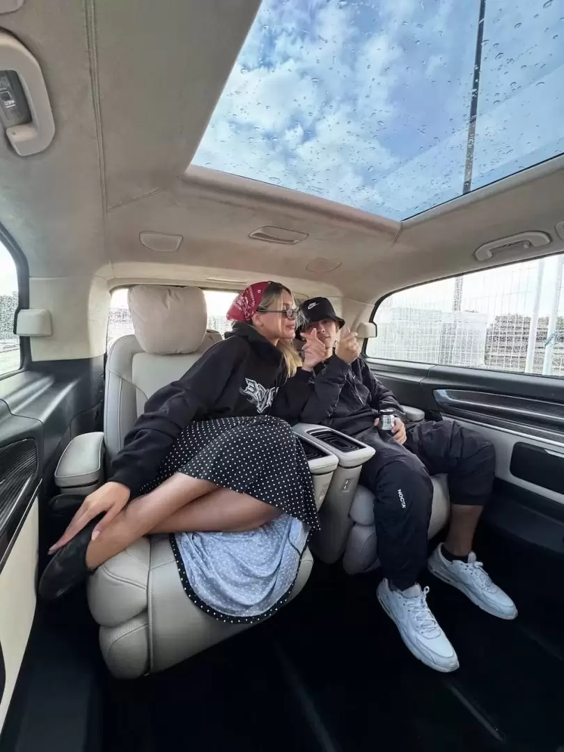 La primera imagen de Trueno con su novia, Teresa Prettel