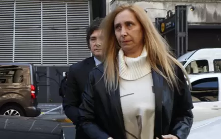 Karina Milei retrocedi en chancletas.