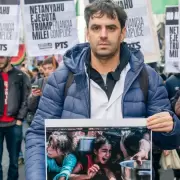 El maestro sancionado por izar la bandera de Palestina: "No hablar de Gaza en las escuelas sera como no hablar del holocausto"