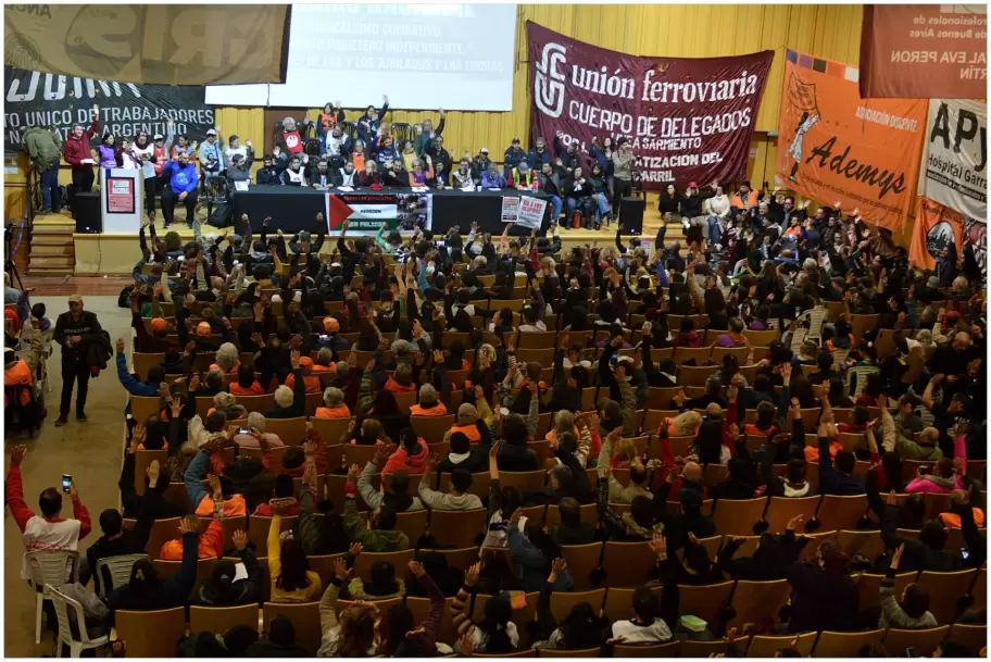 El plenario del sindicalismo combativo que se realiz en la Facultad de Sociales para enfrentar el ajuste del gobierno de  Javier Milei.