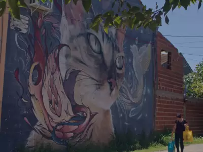 Isla Maciel, ese barrio tantas veces relegado y sealado, hoy brilla como una galera a cielo abierto