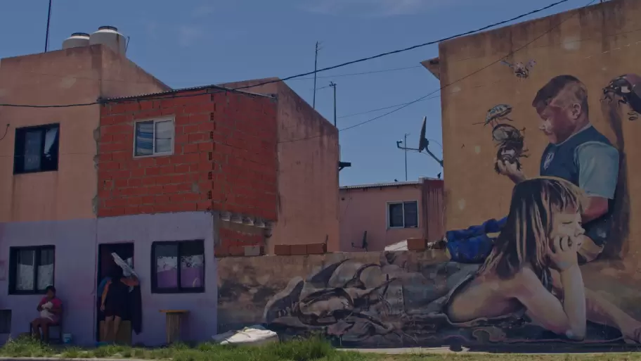 Isla Maciel, ese barrio tantas veces relegado y sealado, hoy brilla como una galera a cielo abierto