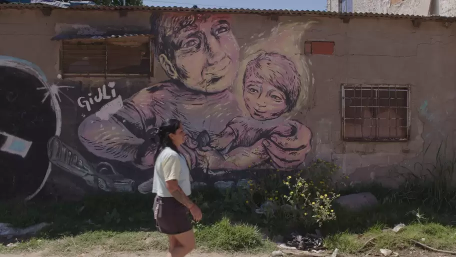 Isla Maciel, ese barrio tantas veces relegado y sealado, hoy brilla como una galera a cielo abierto