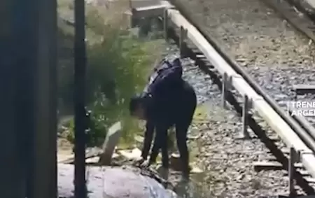 Un joven de 24 aos fue detenido en Palermo tras manipular cables de alta tensin