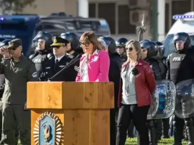 24 horas antes de la marcha de universitarios y mdicos, Bullrich entreg equipamiento nuevo a las Fuerzas Armadas