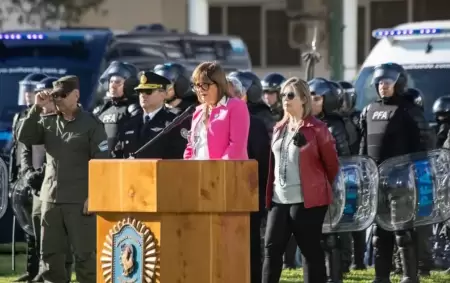 24 horas antes de la marcha de universitarios y mdicos, Bullrich entreg equipamiento nuevo a las Fuerzas Armadas