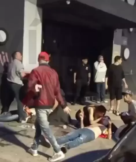 Feroz pelea dentro y fuera del boliche Ink