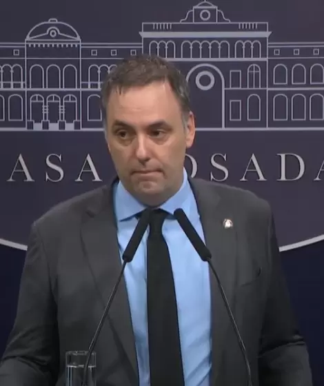 Adorni, el vocero en modo amenaza