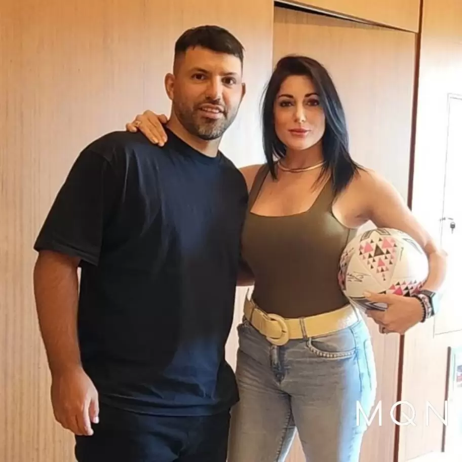 Kun Agüero y Juliana Santillán