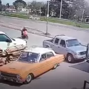 Abri la puerta de su camioneta y golpe a una mujer que vena en moto: un colectivo la pas por arriba y la mat