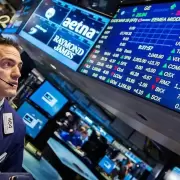 El dólar al borde del colapso y la Bolsa volvió a marcar números en rojo: Milei enfrenta su peor semana en los mercados