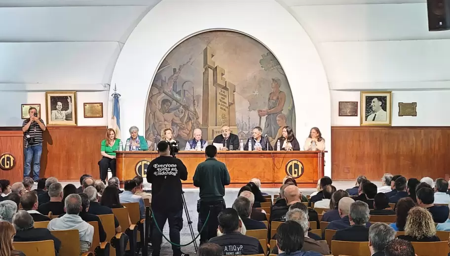 La CGT reunida en la Confederal