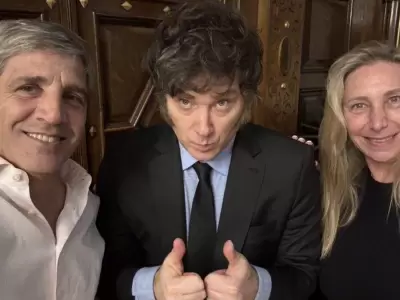 Luis Caputo, Javier y Karina Milei