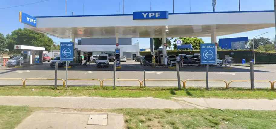 La YPF de Camino de Cintura y Avenida Crovara, donde vieron por ltima vez a las tres jvenes desaparecidas de La Matanza.