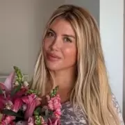 Wanda Nara sorprendi con flores amarillas y un asado que junt a Maxi Lpez y Martn Migueles