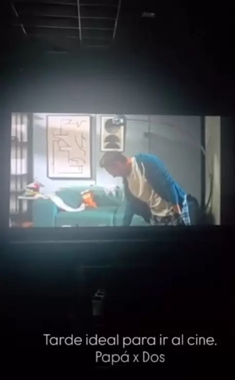 La postal que public Vicua junto a Magnolia en una sala de cine