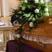 Gritos, llantos y corridas en Tucumán: un joven irrumpió en su propio velorio al grito de "¡estoy vivo!"