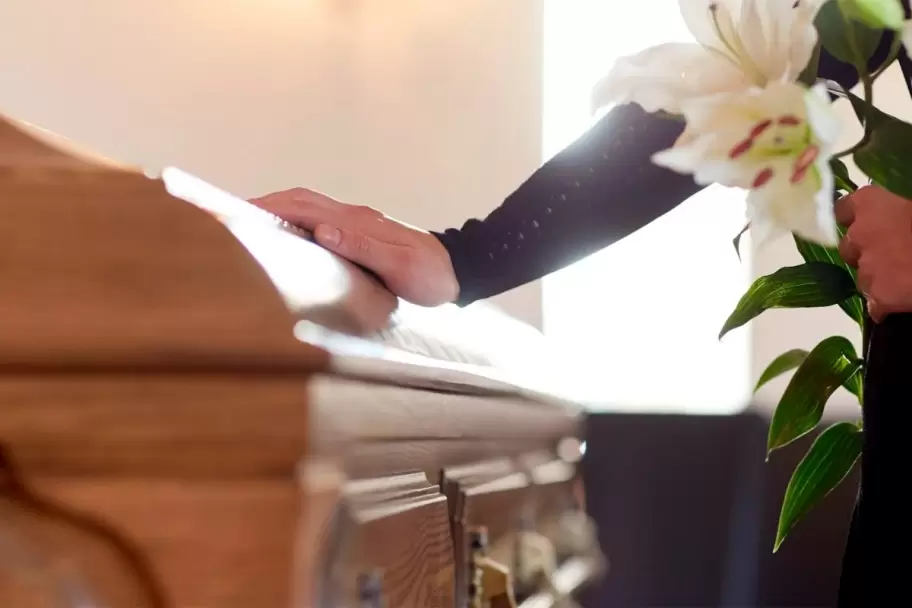 Un joven irrumpi en su propio velorio al grito de "estoy vivo!"