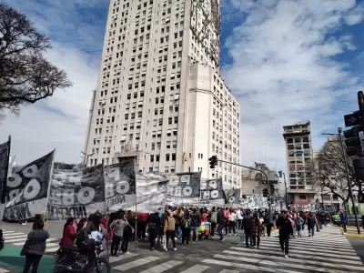 Organizaciones sociales concentran frente a Capital Humano