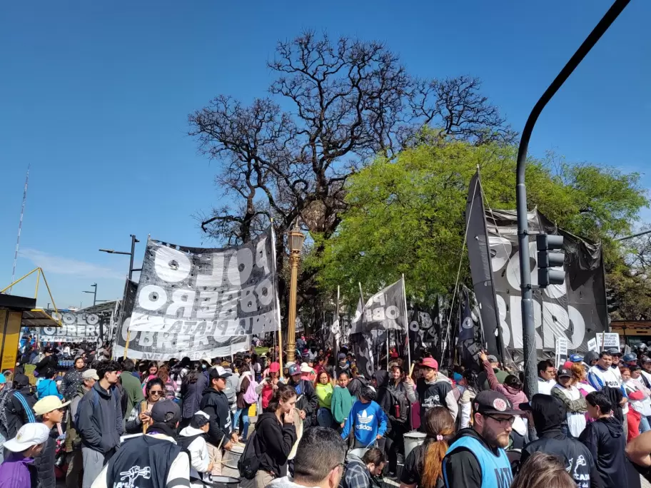 Organizaciones sociales concentran frente a Capital Humano