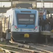 Cancelaciones, demoras y pasajeros a la deriva: los trenes circulan a 30 km/h por una medida de fuerza