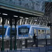 Trenes a 30 km/h y segundo da de caos: disputa salarial y ms de un milln de pasajeros atrapados