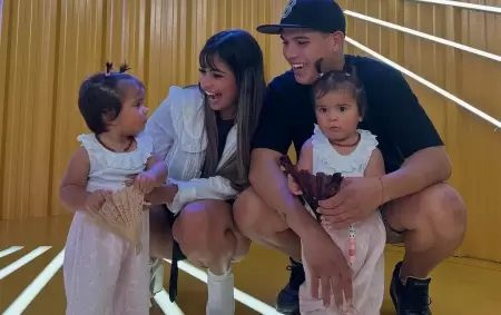 Daniela Celis y su familia con Thiago Medina