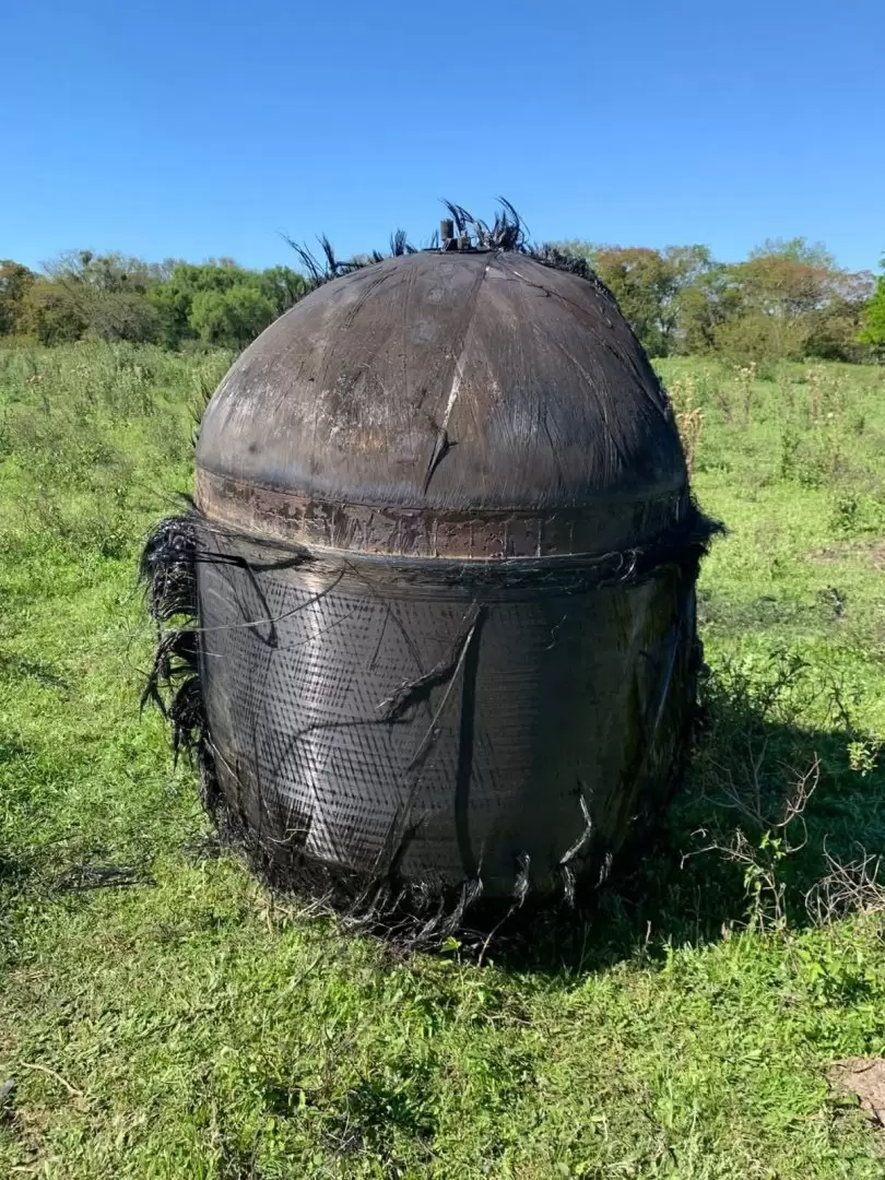 Apareci un extrao cilindro cado del cielo en Chaco