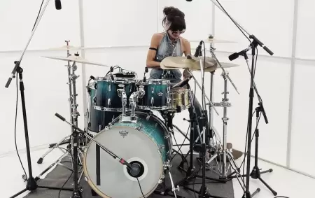 Mikki Lusardi es la conductora de Soundtrash