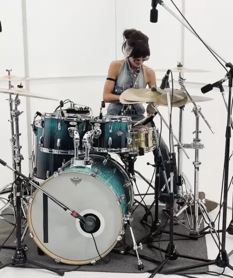 Mikki Lusardi es la conductora de Soundtrash