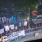 Reclamo de SATSAID por salarios dignos en medio de la premiacin de los Martn Fierro